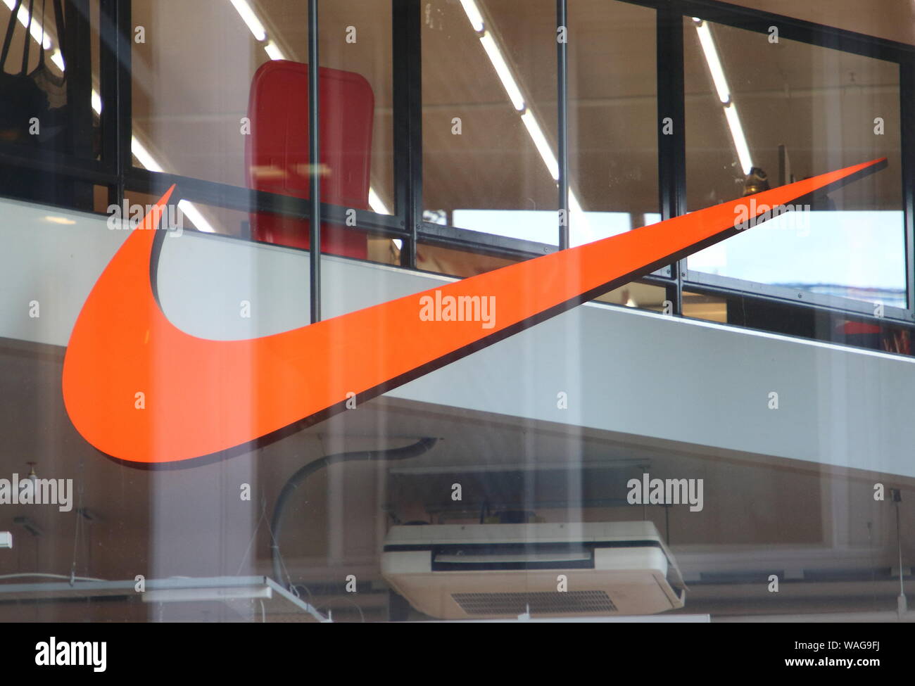 Outside nike shop hi-res stock photography and images - Alamy
