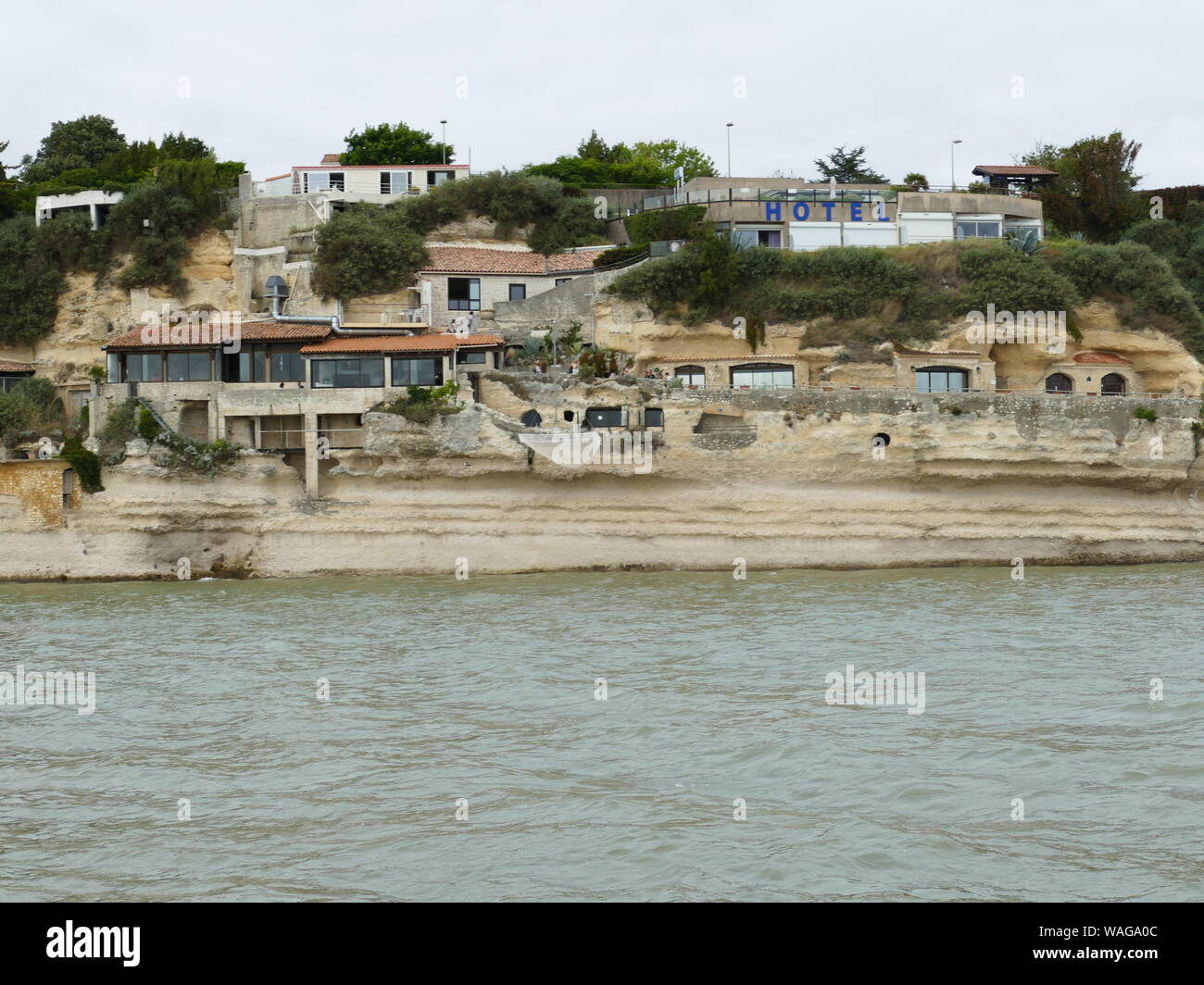 Crutse in the Gironde estuary to see the troglodyte caves in the cliffs of Meschers Stock Photo