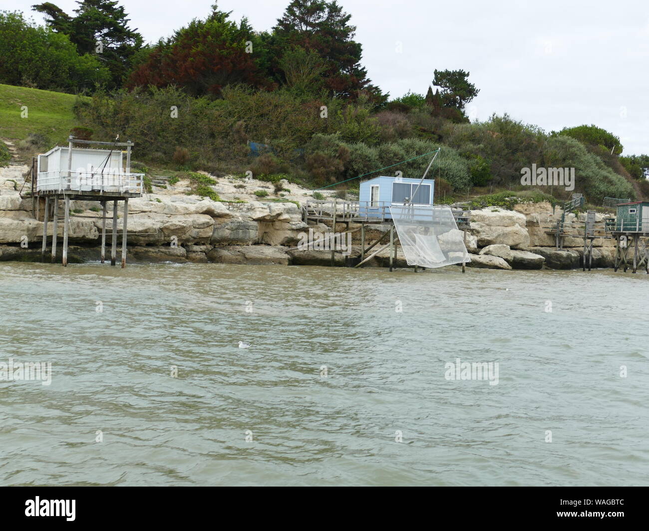 Crutse in the Gironde estuary to see the troglodyte caves in the cliffs of Meschers Stock Photo