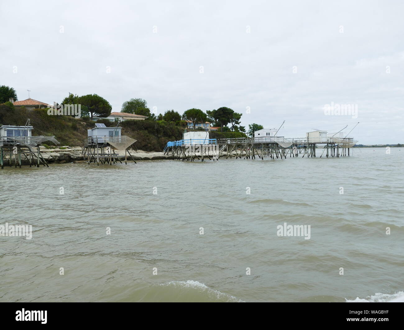 Crutse in the Gironde estuary to see the troglodyte caves in the cliffs of Meschers Stock Photo