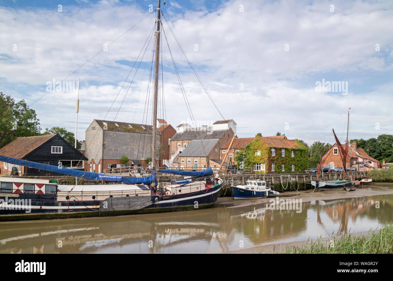 Boats moored on the River Alde at Snape Maltings on the banks of the River Alde at Snape, on the Suffolk coast, Suffolk, England, UK Stock Photo