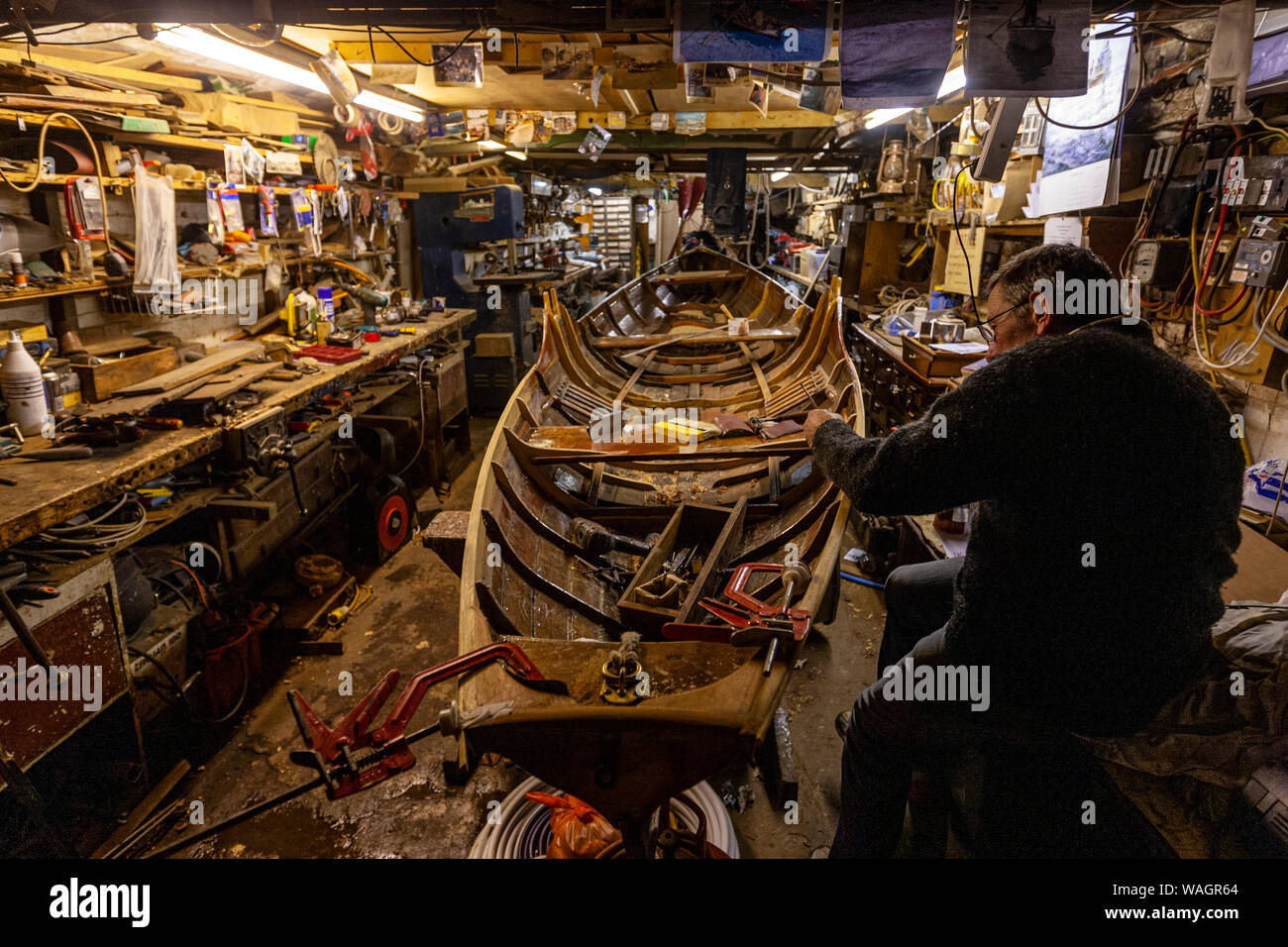 Mark Edwards, Boat Builder, Craftsman doing Boat Building in Richmond, England, UK Stock Photo