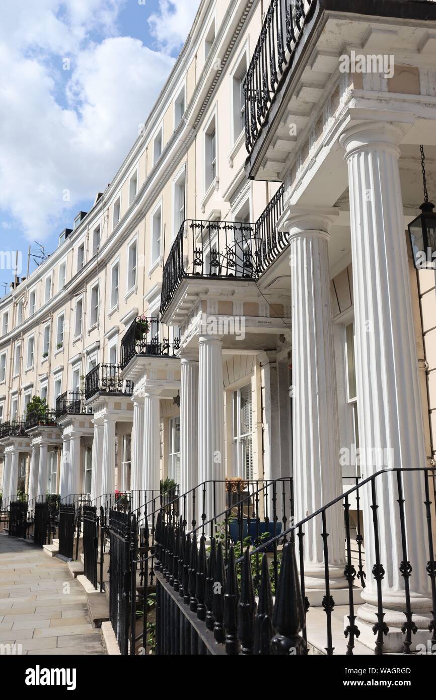 Curved street with beautiful houses in London's Kensington Stock Photo