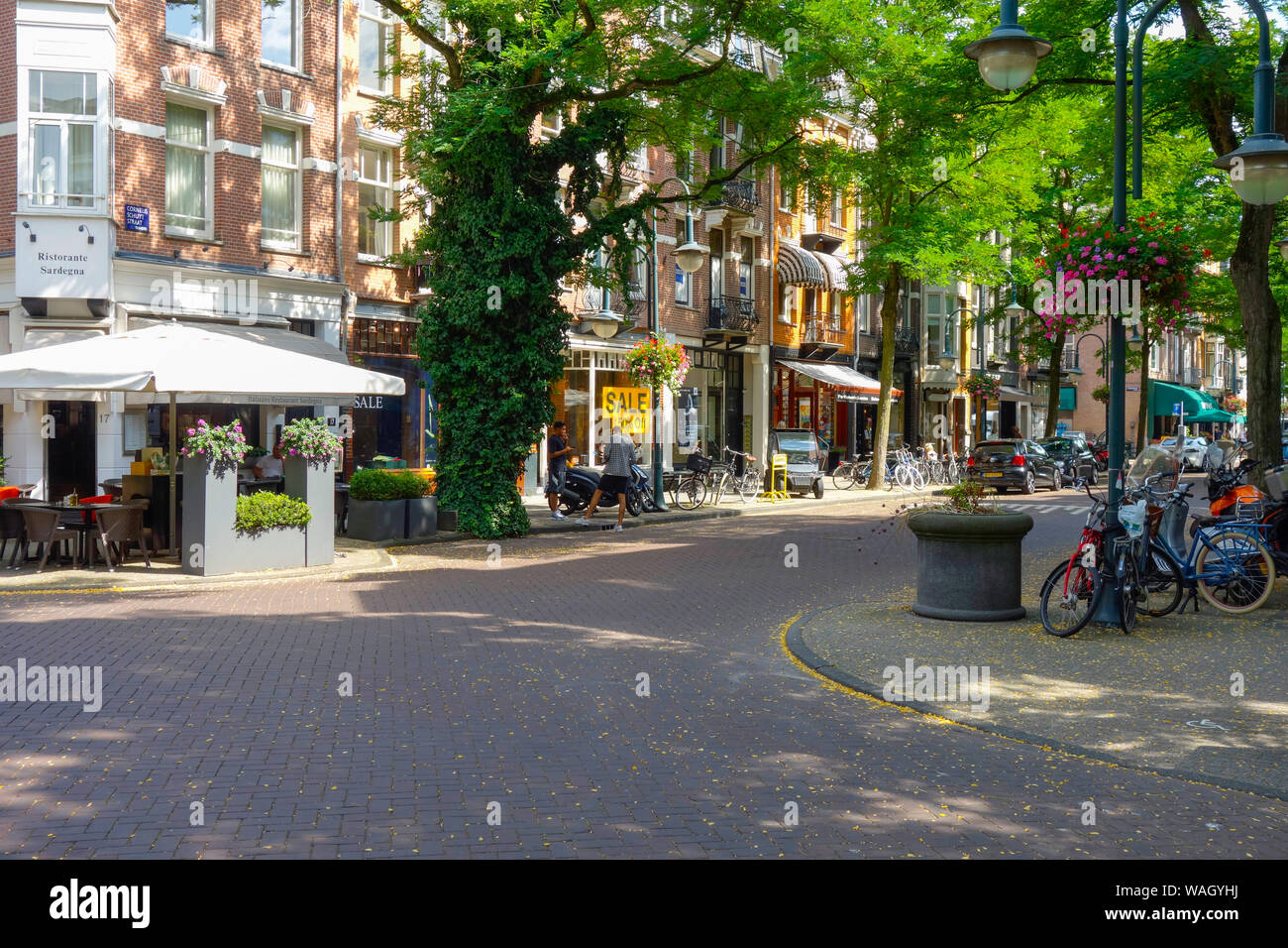 Cornelis Schuytstraat, Oud Zuid, Amsterdam, The Netherlands - home to a wide variety of cafés and restaurants, high-end boutiques and beauty stores. Stock Photo