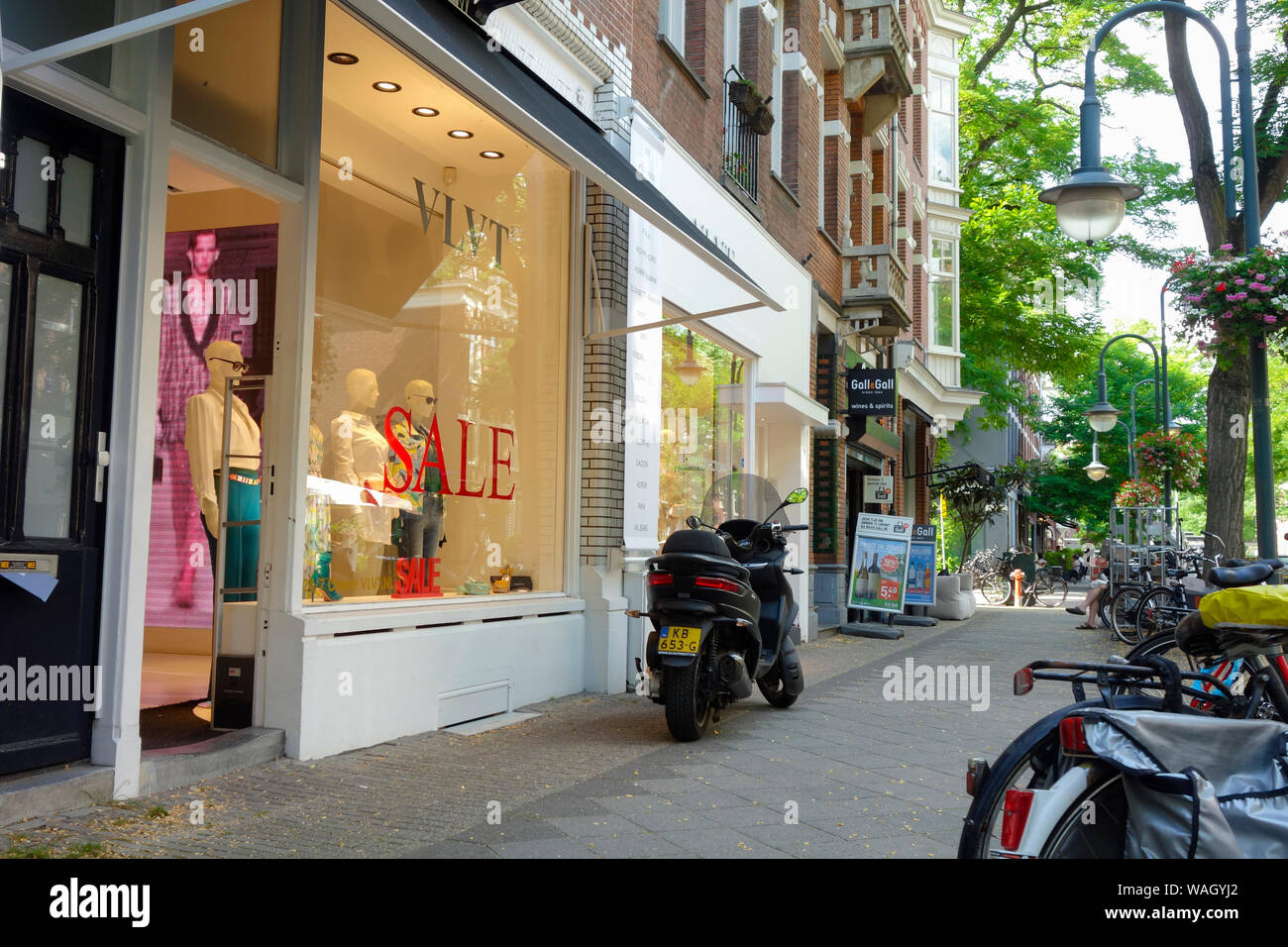 Cornelis Schuytstraat, Oud Zuid, Amsterdam, The Netherlands - home to a wide variety of cafés and restaurants, high-end boutiques and beauty stores. Stock Photo
