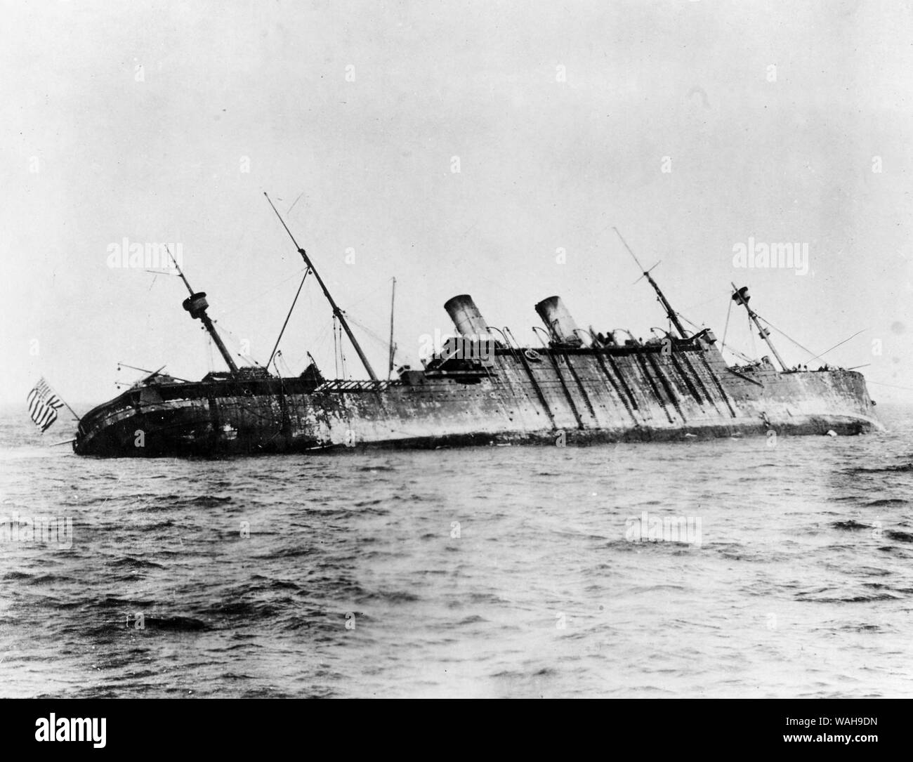 USS Covington sinking off Brest, France, on 2 July 1918, after being torpedoed the previous day Stock Photo