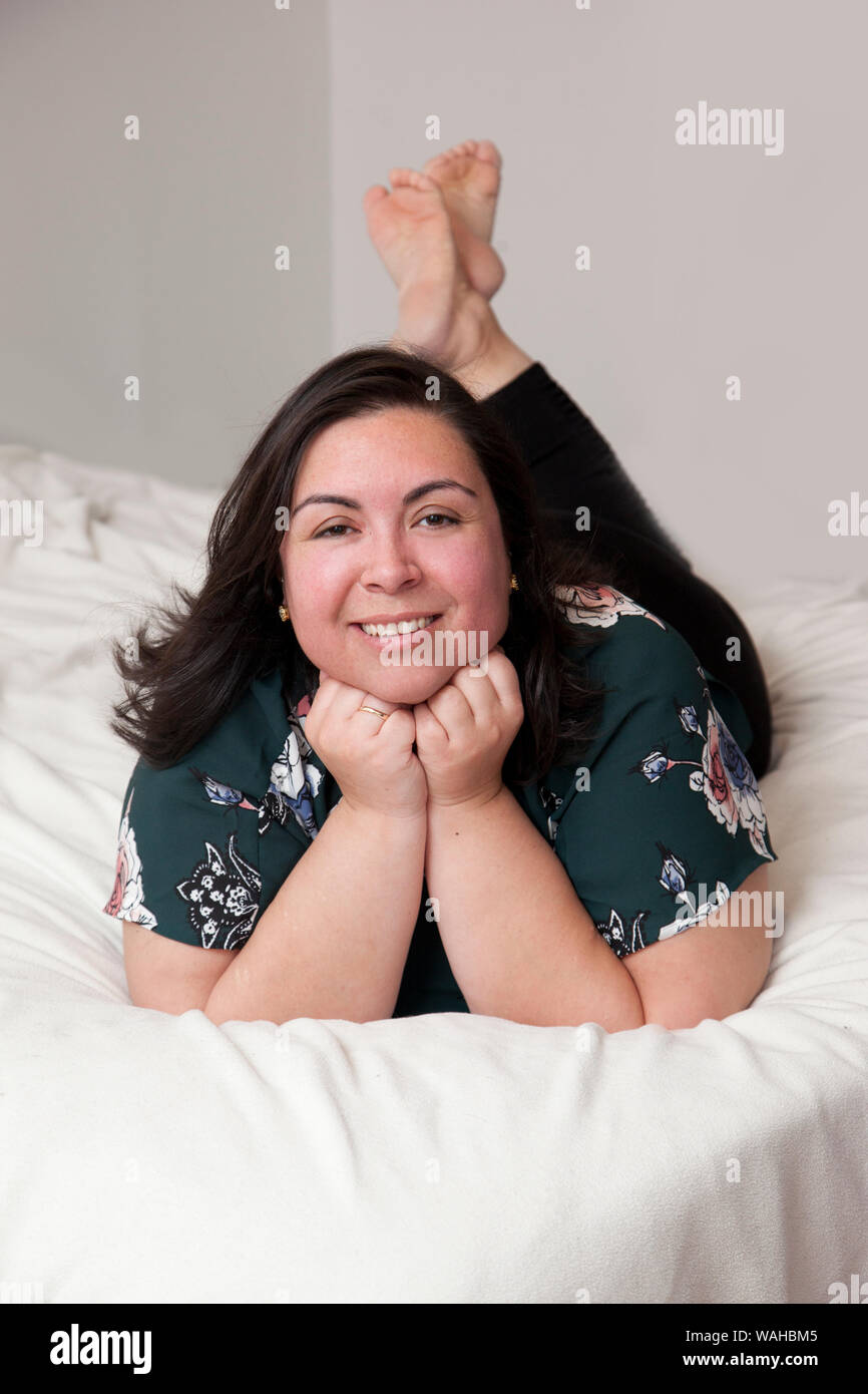 Curvy woman poses hi-res stock photography and images - Alamy