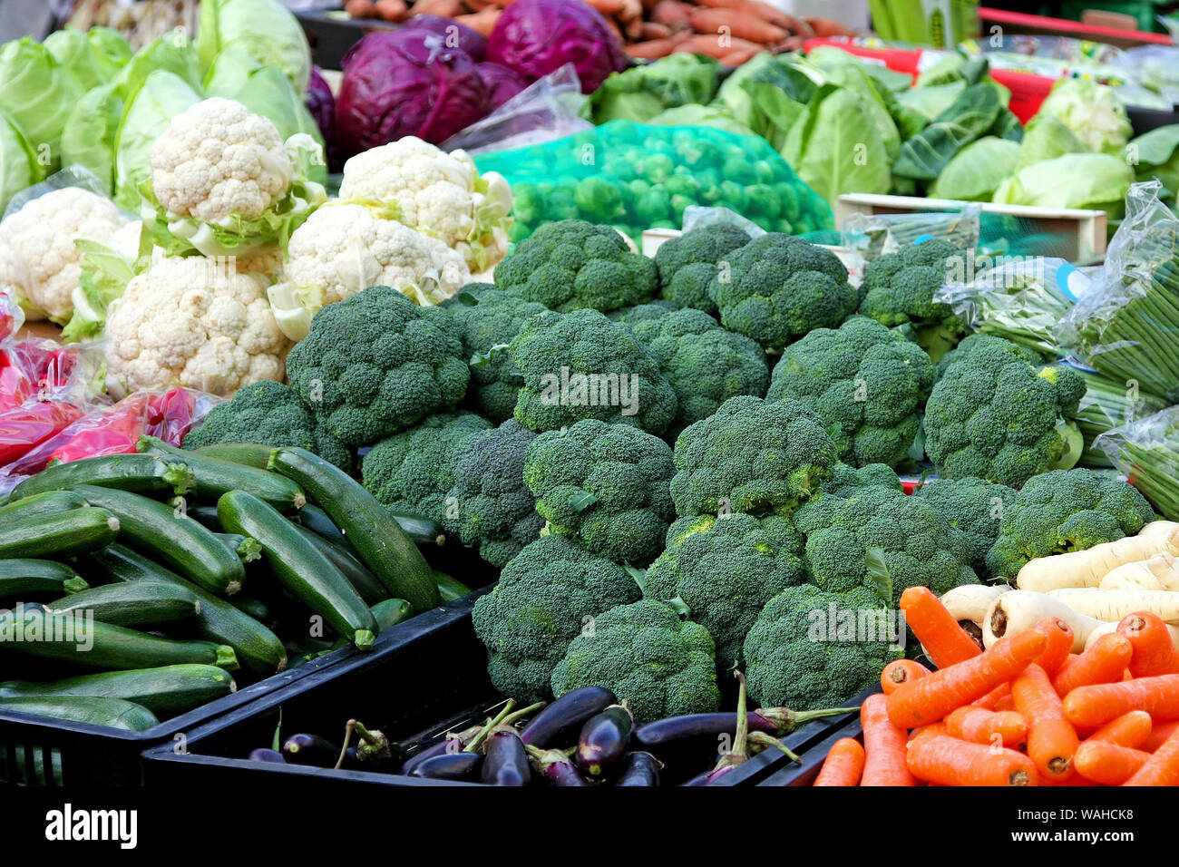 Green organic broccoli at farmer market stall Stock Photo - Alamy