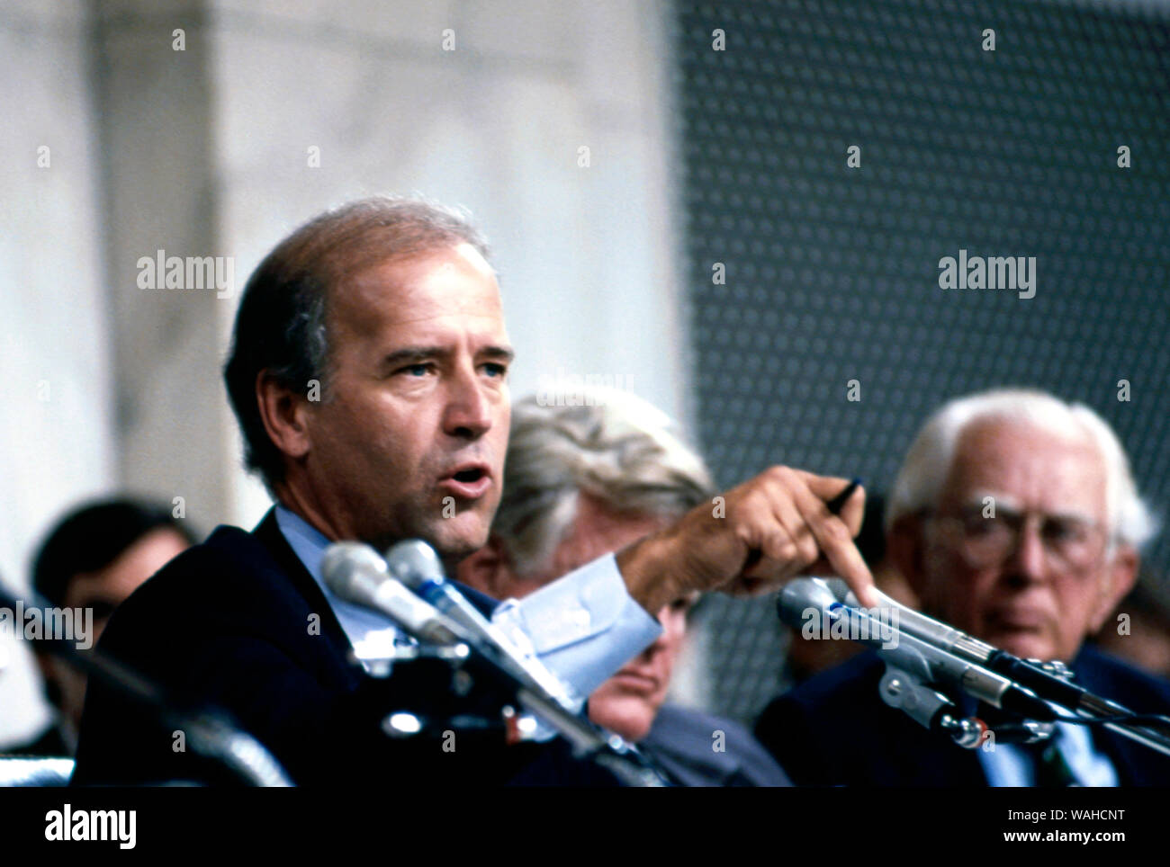 сенатор байден. сенатор байден. "mitt romney"+"holladay, ut". митт ромни 2021. сенатор байден.