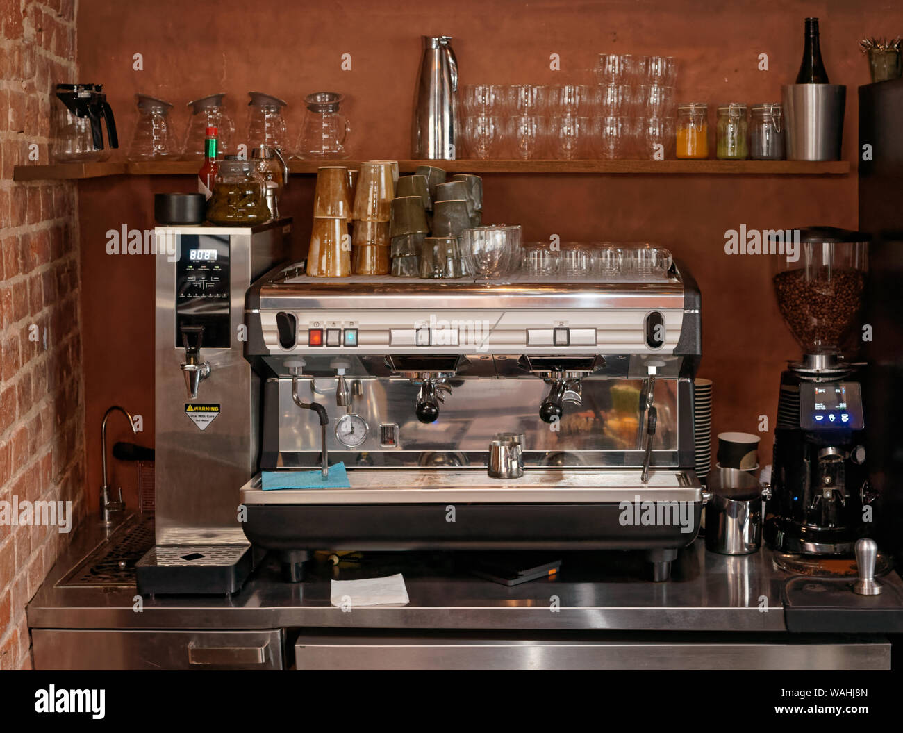 https://c8.alamy.com/comp/WAHJ8N/espresso-machine-hot-water-dispenser-and-coffee-grinder-in-a-bar-WAHJ8N.jpg