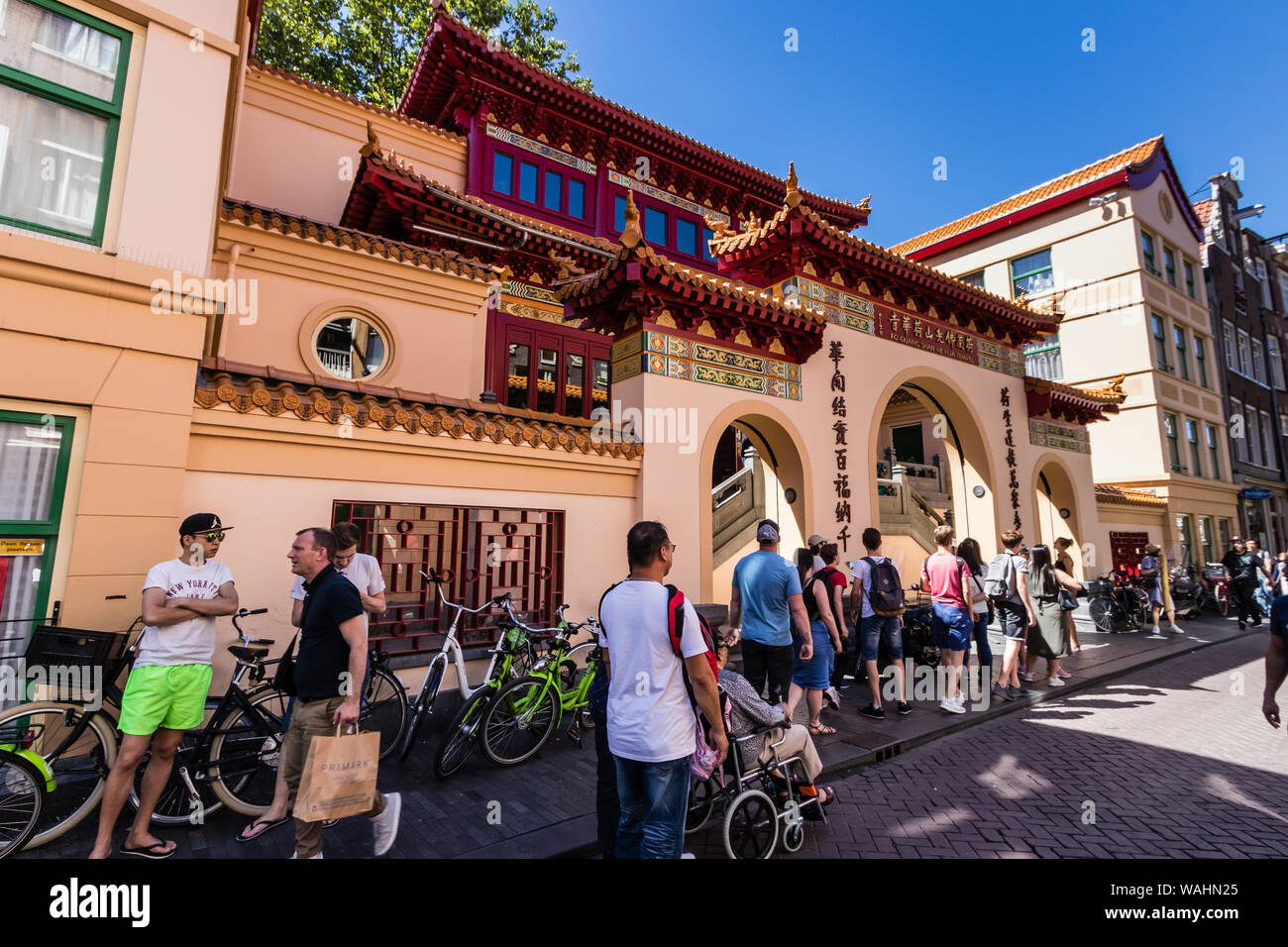 Fo Guang Shan Holland Tempel (He Hua Tempel) in the Chinatown of Amsterdam Stock Photo