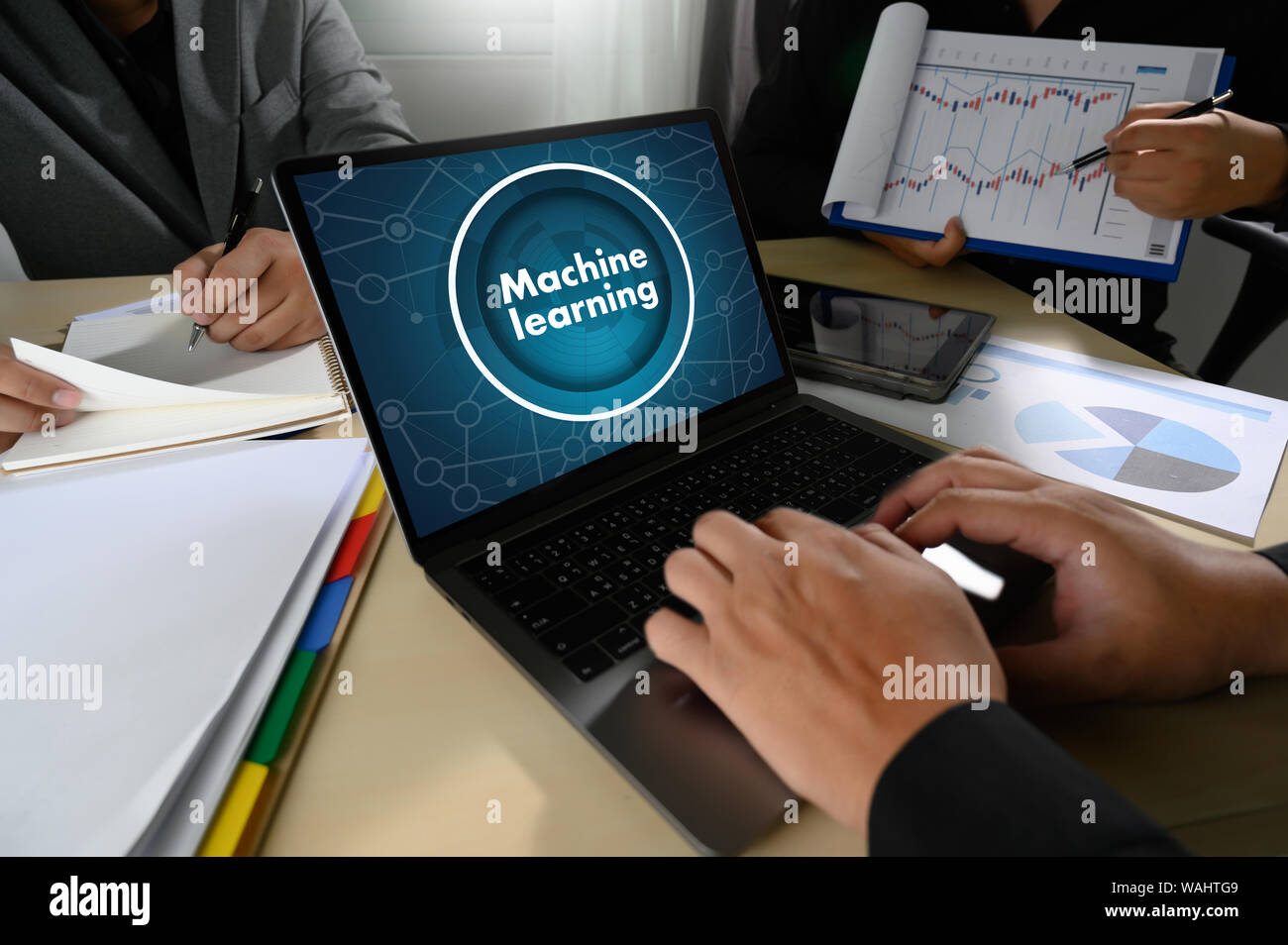 Machine learning Big data and artificial intelligence concept. Machine ...