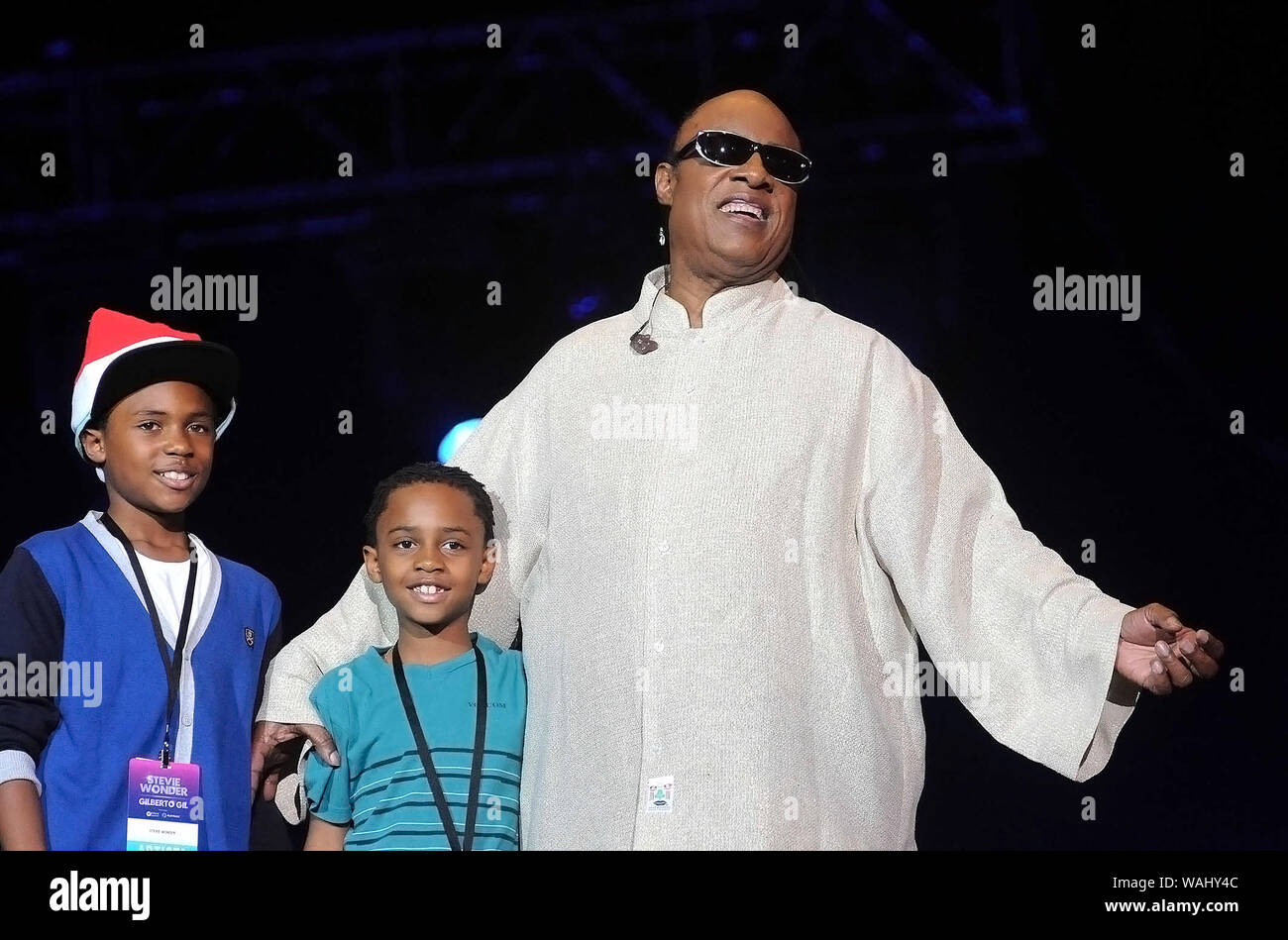 Rio De Janeiro December 25 2012 Singer And Pianist Stevie Wonder With Their Children Aisha Morris Kailand Morris And Mandla Morris During Their Ch Stock Photo Alamy
