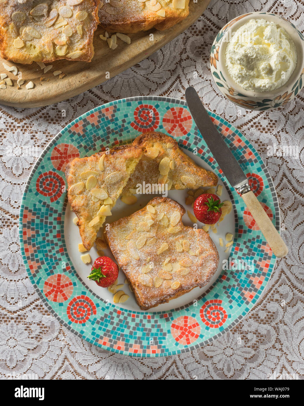 Almond bostock. Brioche aux amandes. Almond brioche. French toast