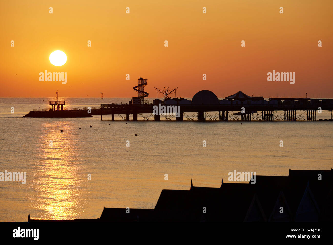 Herne Bay, Kent, UK. 21st August 2019: UK weather. A glorious clear sunrise over Herne Bay pier. Forecasts of high twenties and even early thirties are being made for the bank holiday weekend. Credit: Alan Payton/Alamy Live News Stock Photo