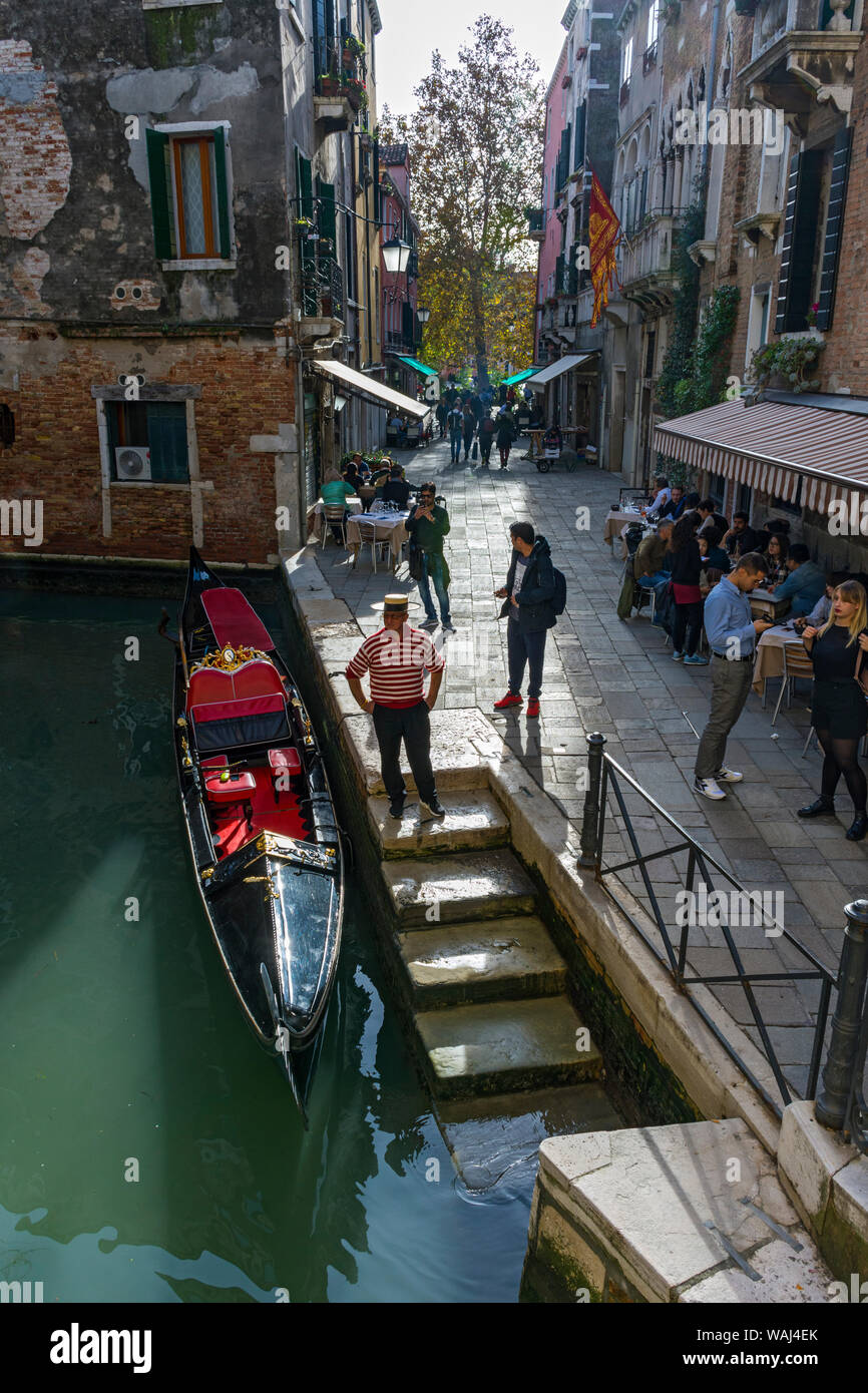 A gondola on the Rio del Megio canal at the Calle Largo Rosa, from the