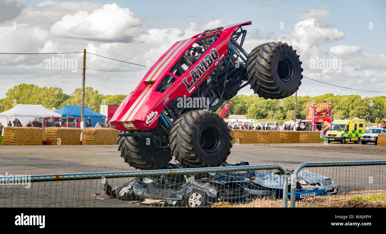 Monster truck hi-res stock photography and images - Alamy