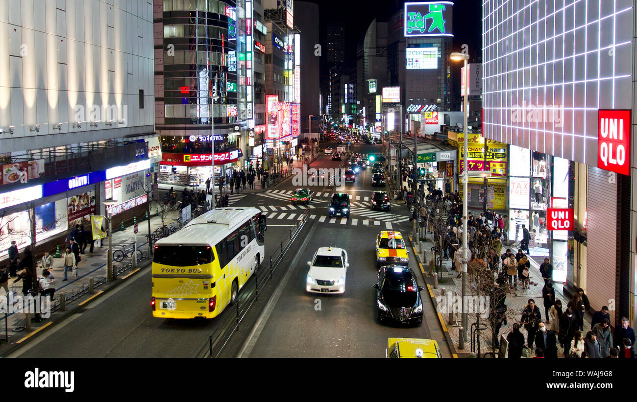 Pedestrian crossing in shinjuku hi-res stock photography and images - Alamy