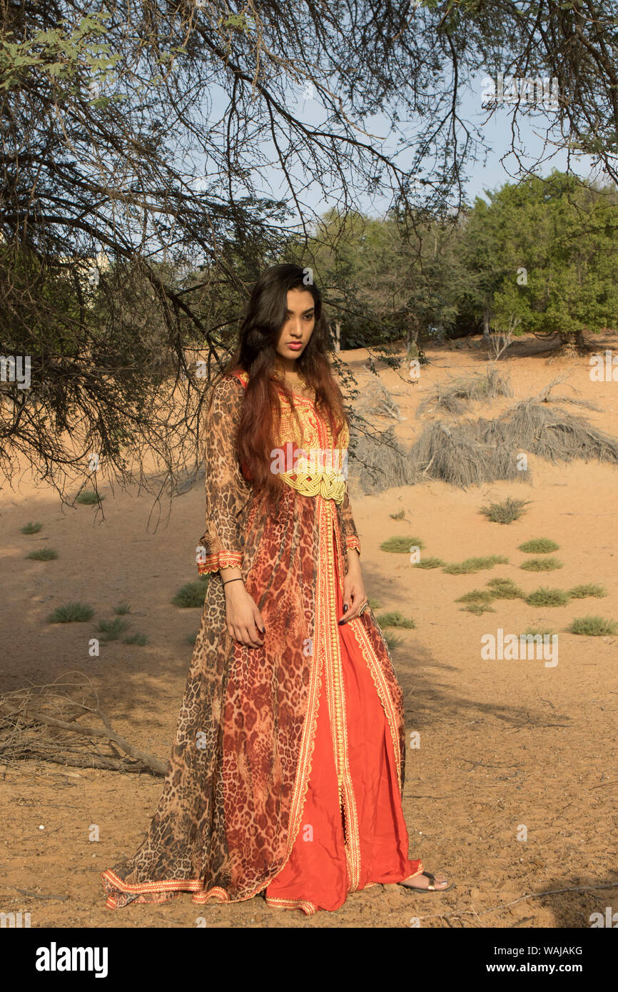 United arab emirates dress hi-res stock photography and images - Page 3 -  Alamy