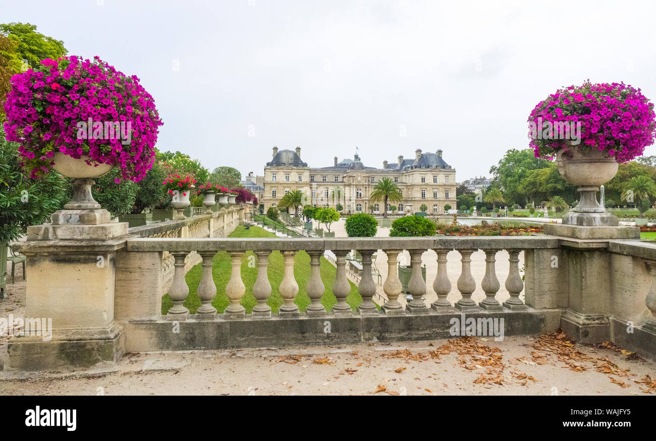 Jardin Du Luxembourg with Palace du Luxembourg with formal garden Stock Photo