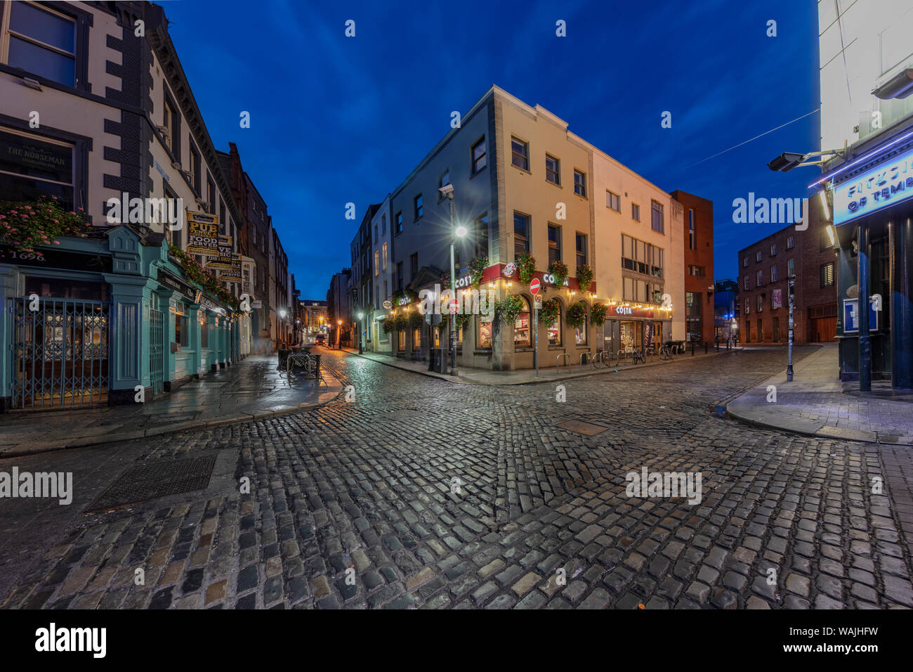 Temple Bar District in downtown Dublin, Ireland Stock Photo Alamy