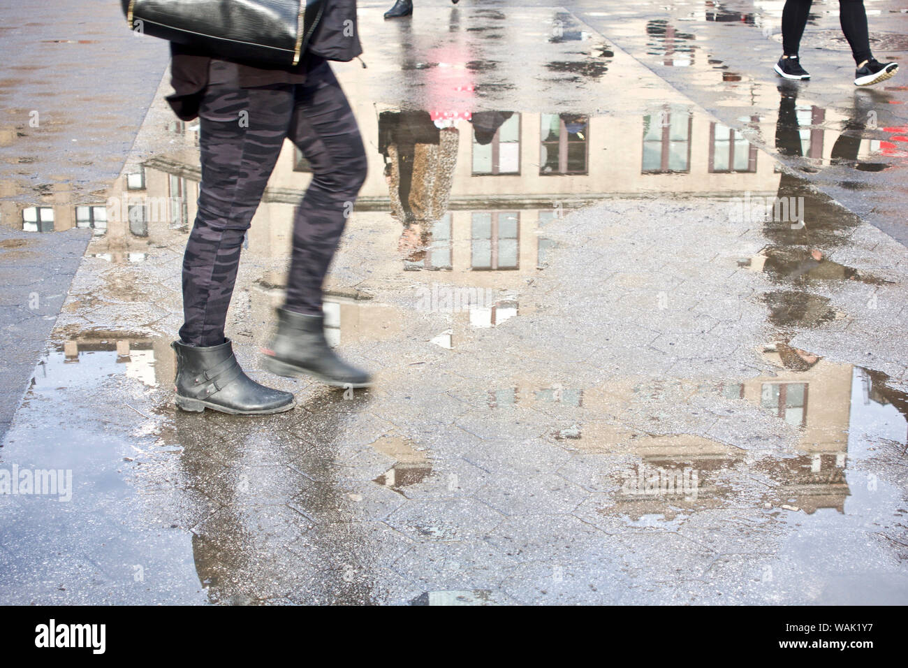 Usa, New York, Manhattan. Street scene with pedestrians Stock Photo - Alamy