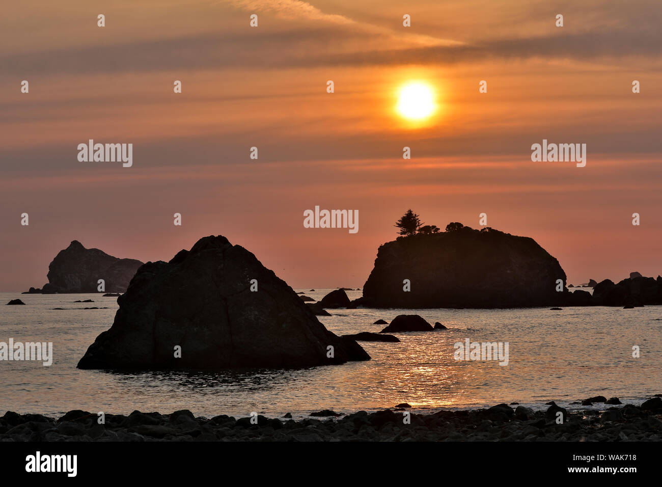 Sunset and sea stacks along the Northern California coastline, Crescent ...