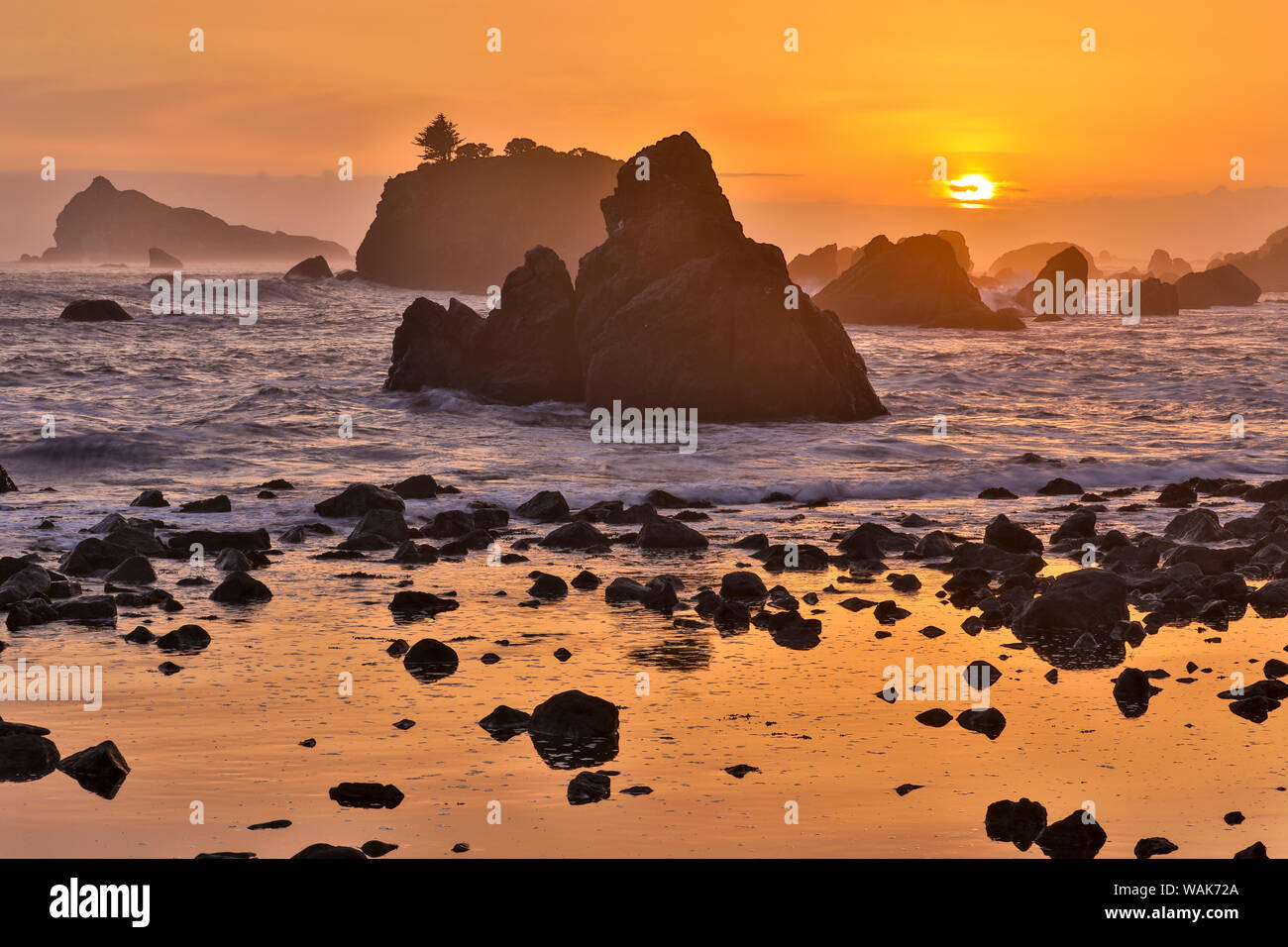 Sunset and sea stacks along the Northern California coastline, Crescent ...