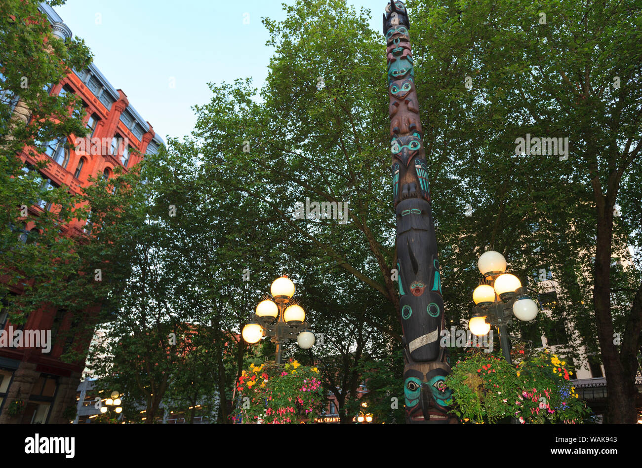 Hanging flower baskets. Tlingit Totem Pole, Pagoda, Pioneer Square, historical area, Seattle