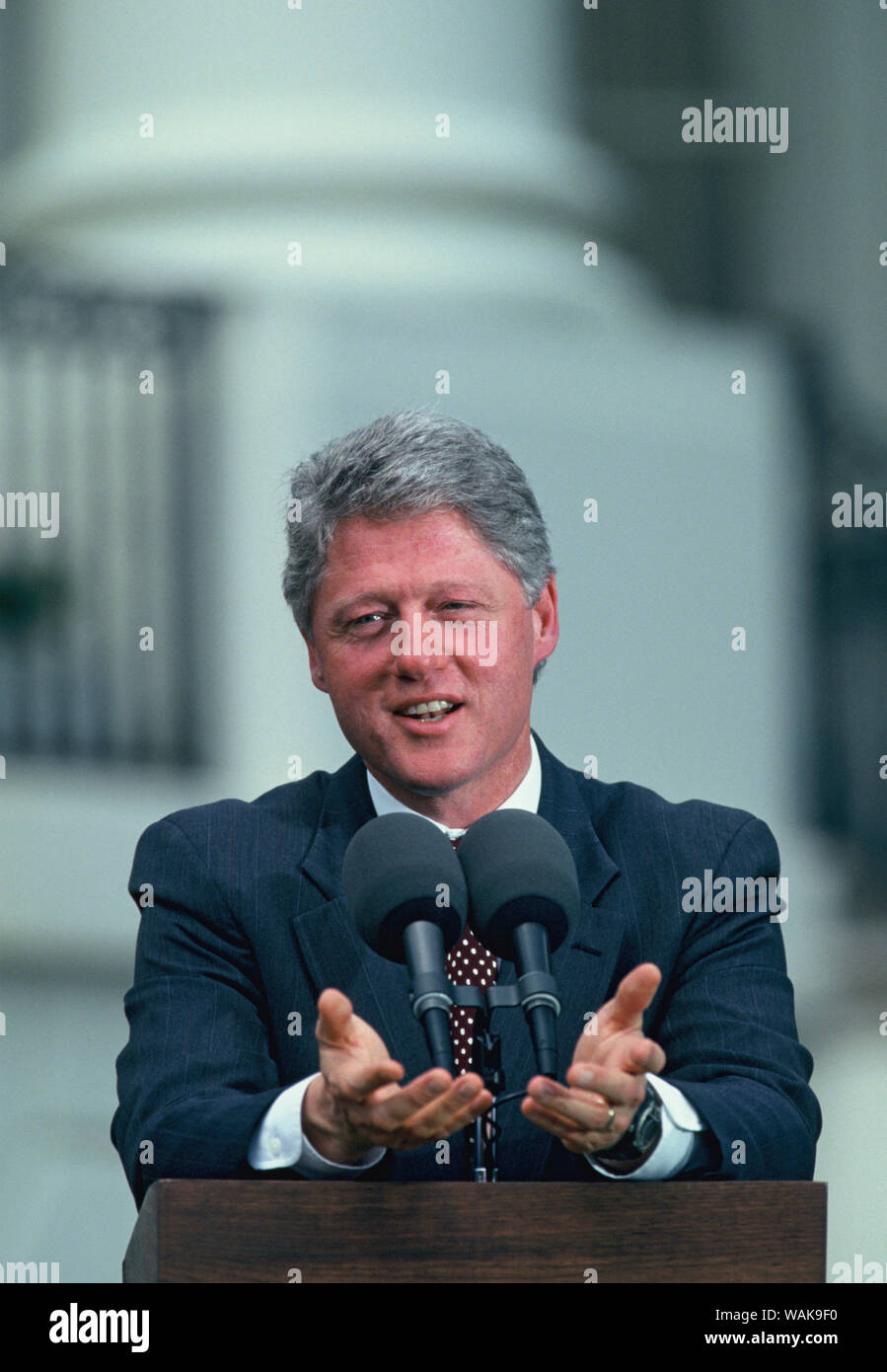 President Bill Clinton makes a statement on the South Lawn of the White House Stock Photo