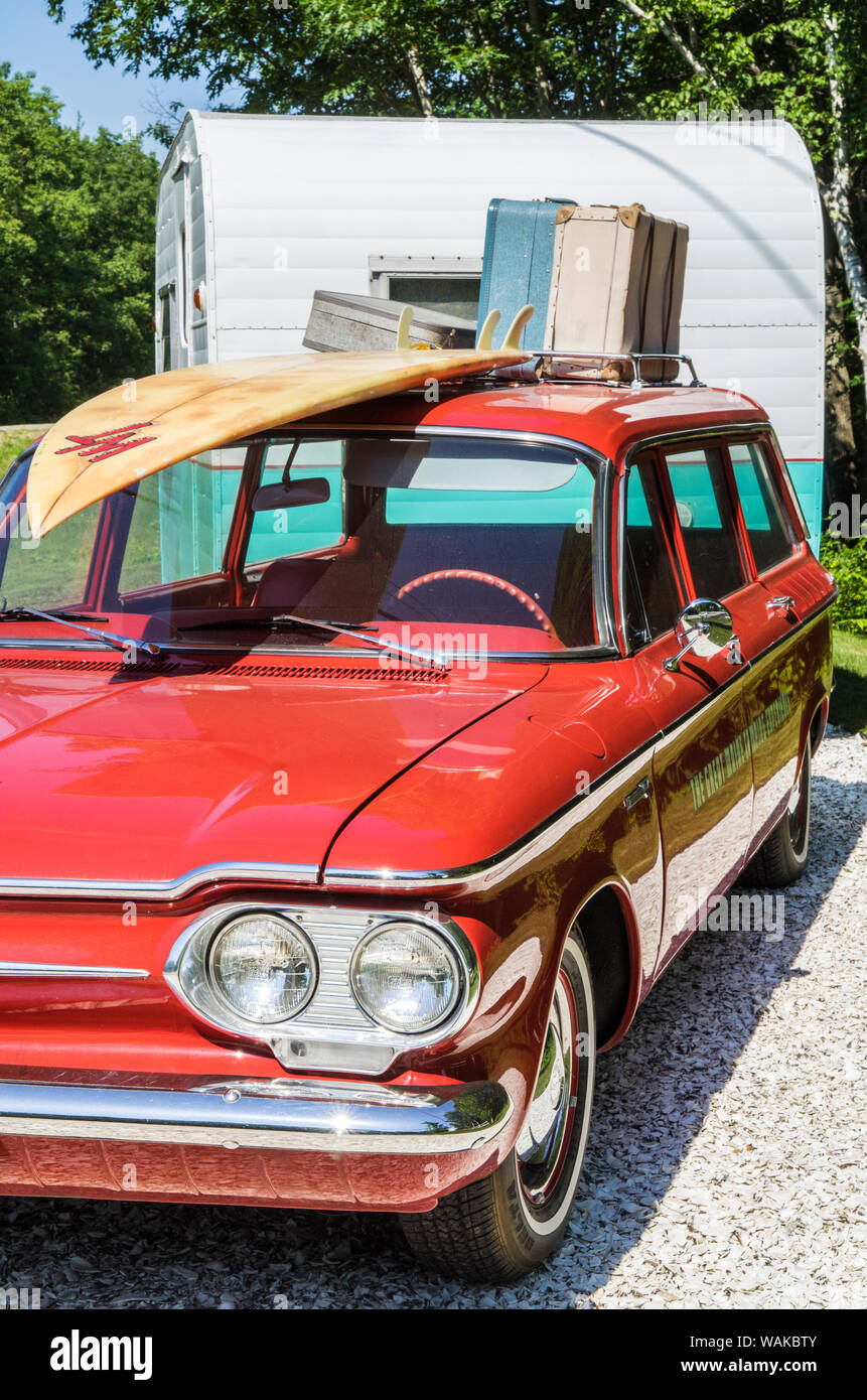 USA, Maine, Kennebunkport. 1960's trailer and Chevrolet Corvair station wagon, sign for the Sandy Pines Campground Stock Photo