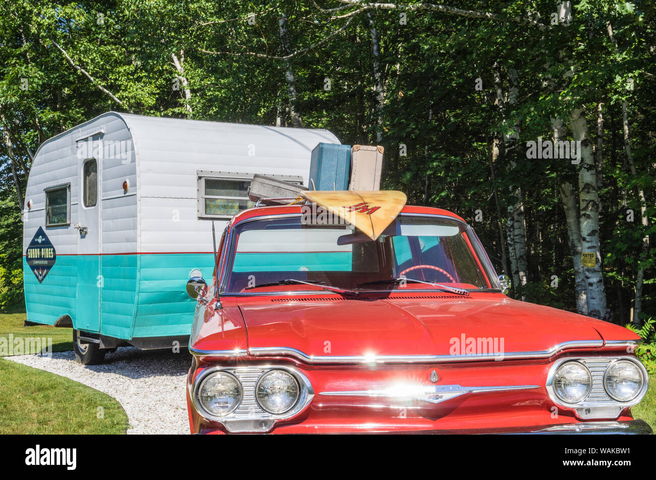 USA, Maine, Kennebunkport. 1960's trailer and Chevrolet Corvair station wagon, sign for the Sandy Pines Campground Stock Photo