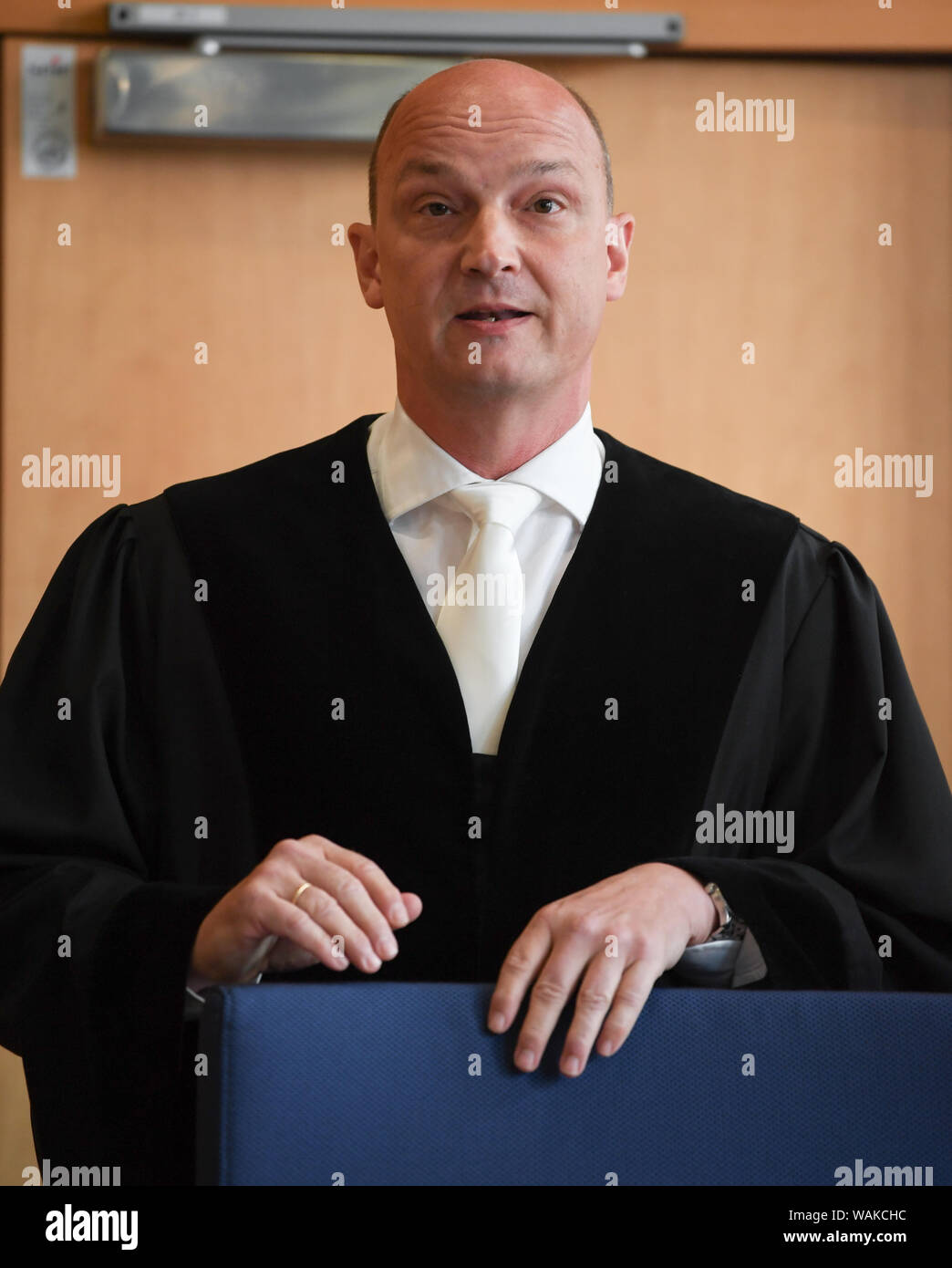 21 August 2019, Hessen, Frankfurt/Main: The presiding judge Jörn  Immerschmitt opens the trial against the entrepreneur Falk in the courtroom  of the Frankfurt Regional Court. The public prosecutor's office accuses the  50-year-old