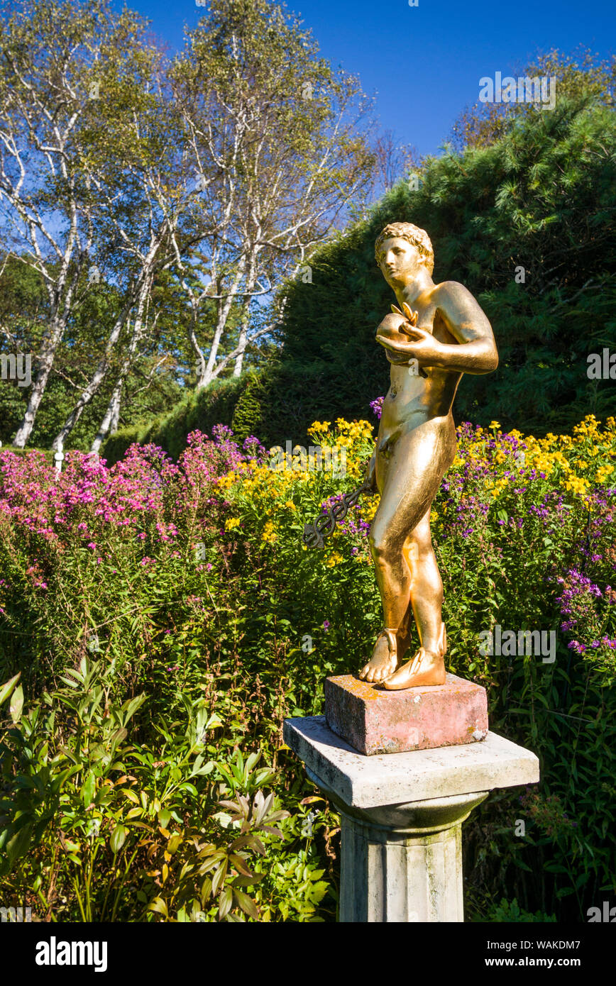 Gold garden statue hi-res stock photography and images - Alamy