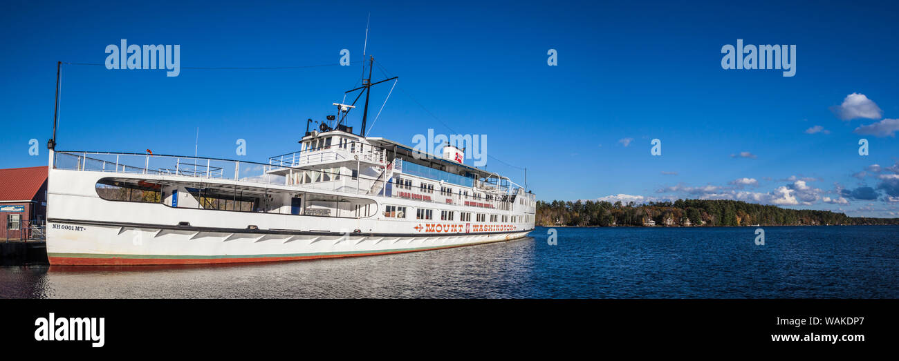 USA, New Hampshire, Center Harbor. The Mount Washington, Lake