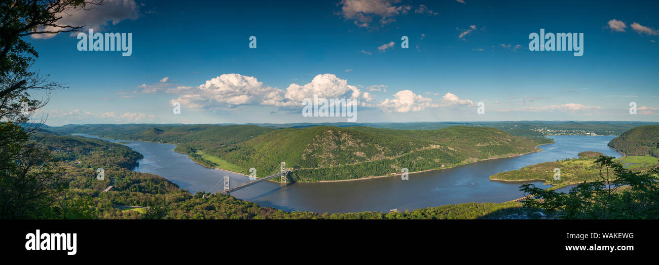 USA, New York, Bear Mountain State Park. elevated view of the Bear Mountain Bridge Stock Photo