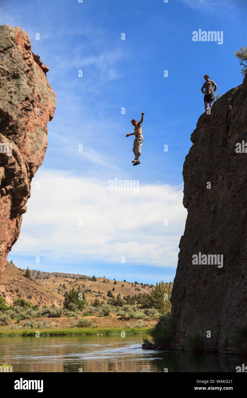 Cliff jumping hires stock photography and images Alamy