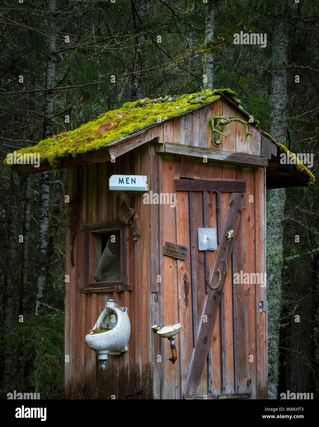 USA, Washington State, Elbe. Vintage outhouse. Credit as: Don Paulson / Jaynes Gallery / DanitaDelimont.com (PR) Stock Photo