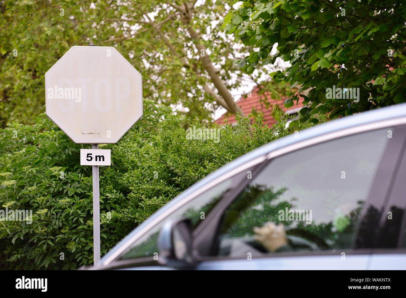 Leipzig, Germany. 22nd May, 2019. 'Stop' is written on a traffic sign in Leipzig that is almost unrecognisable. Only by the octagonal form the driver can draw conclusions on the contents of this mandatory sign. Credit: Volkmar Heinz/dpa-Zentralbild/ZB/dpa/Alamy Live News Stock Photo