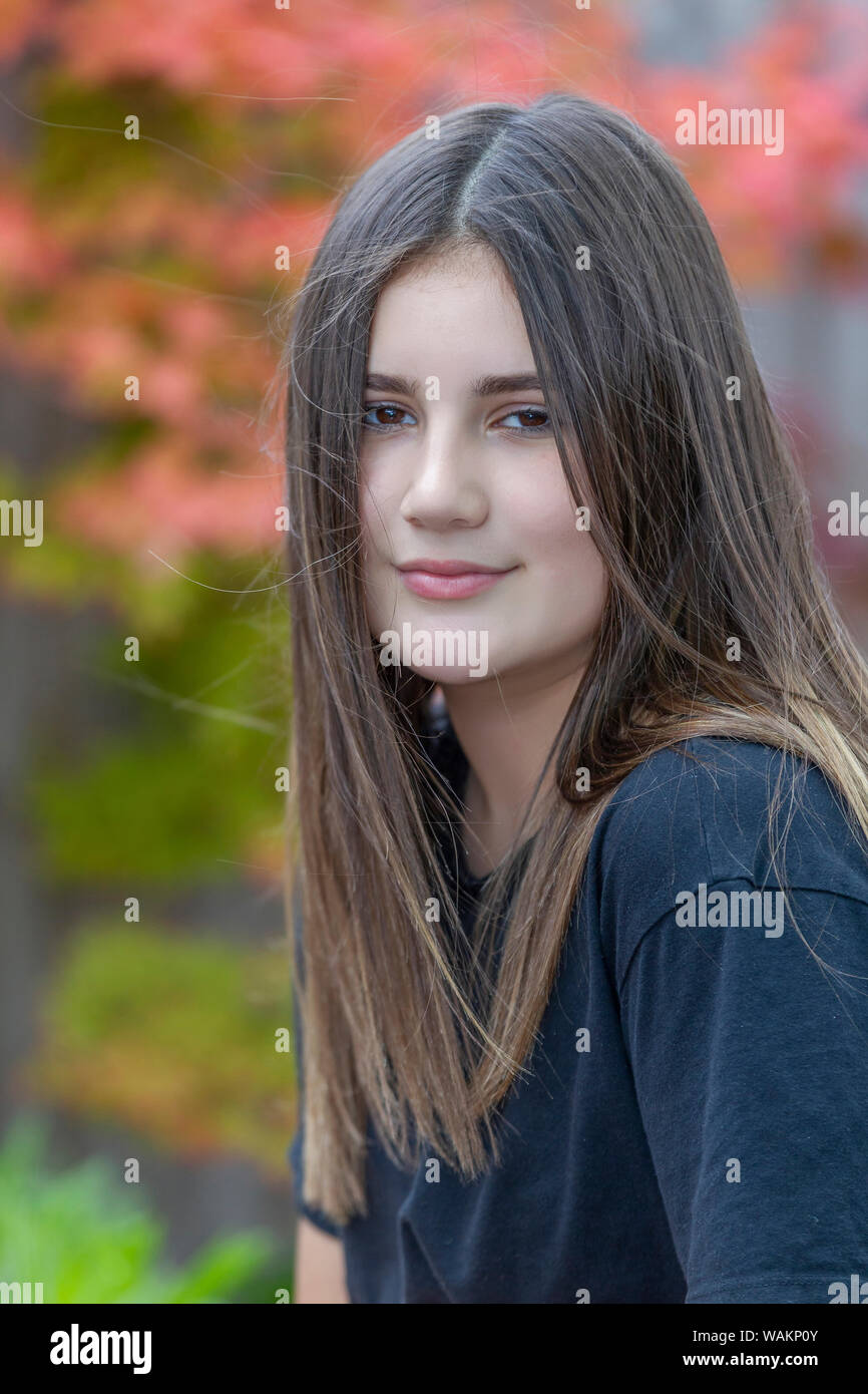 Girl modeling by tree hi-res stock photography and images - Alamy