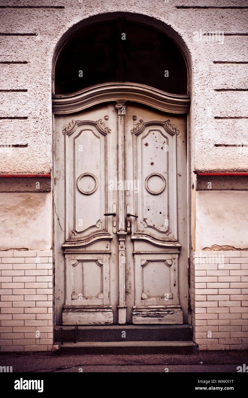 Old closed white door hi-res stock photography and images - Alamy