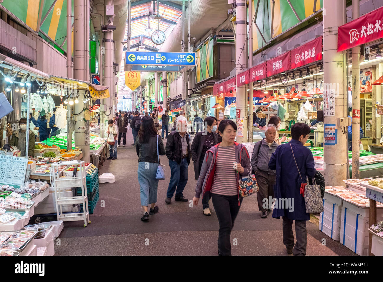 Market stalls japan hi-res stock photography and images - Alamy