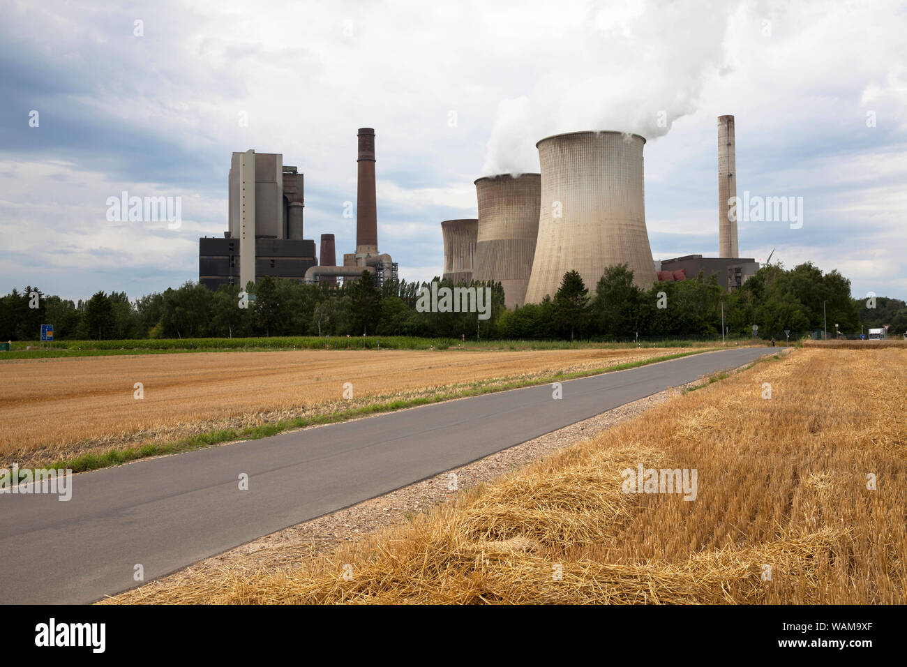 the lignite-fired power plant Weisweiler in Eschweiler-Weisweiler, North  Rhine-Westphalia, Germany. das Braunkohlekraftwerk Weisweiler in Eschweiler  Stock Photo - Alamy