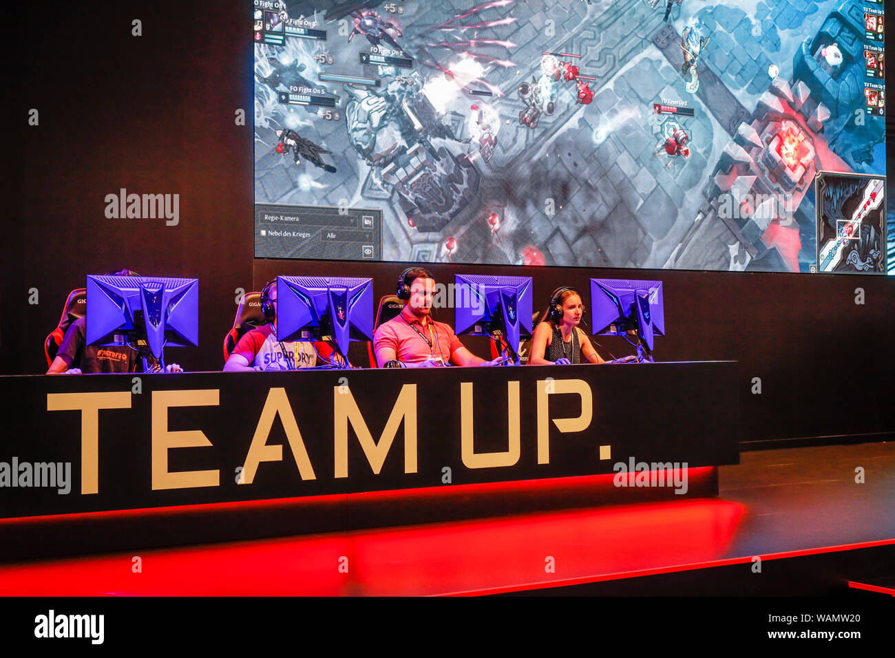 Cologne, North Rhine-Westphalia, Germany - Gamescom, young trade fair visitors play the multiplayer online computer game League of Legends at the Game Stock Photo