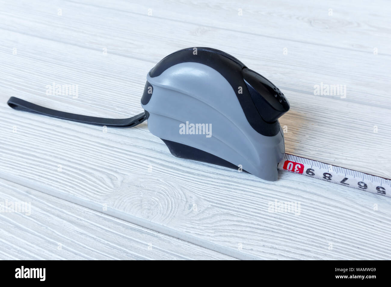 Retracting tape measure hires stock photography and images Alamy