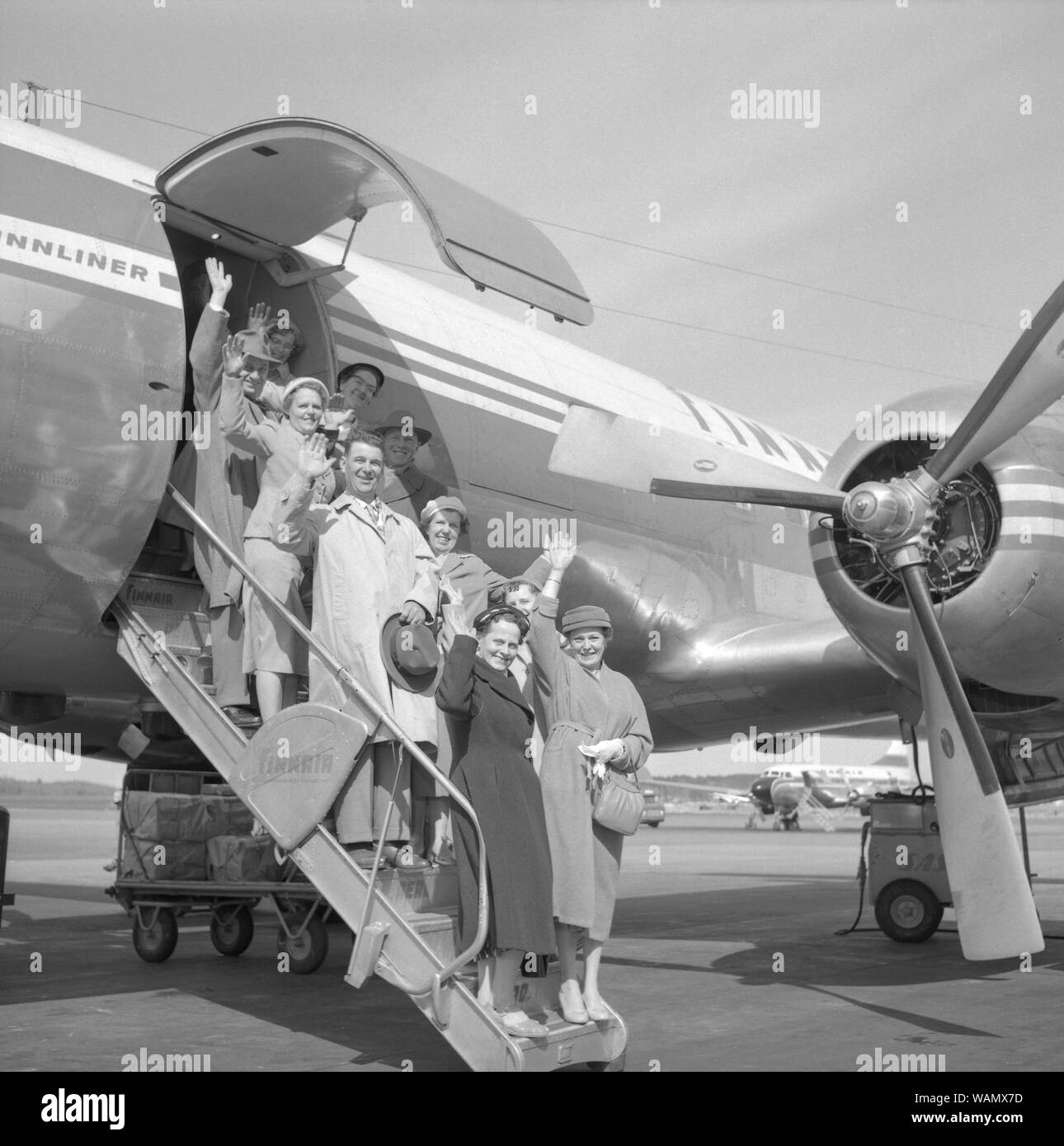 1950s vacation. A group of elderly people are standing on the stairs to an aircraft waving goodbye. Bromma airport Stockholm 1958. ref 3752 Stock Photo