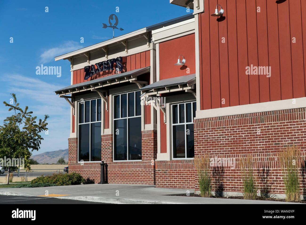 Zaxbys logo hires stock photography and images Alamy