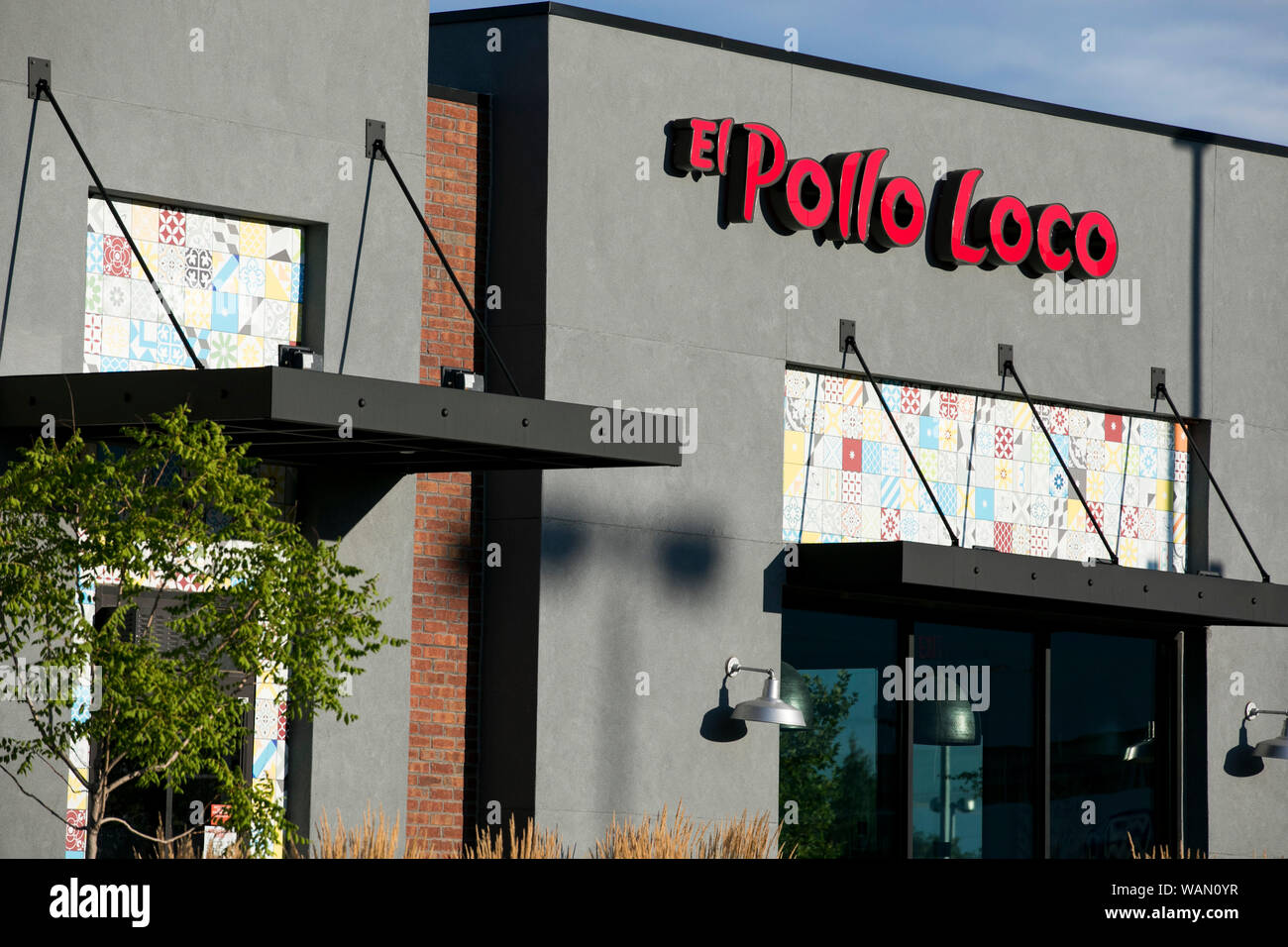 El pollo loco logo hi-res stock photography and images - Alamy