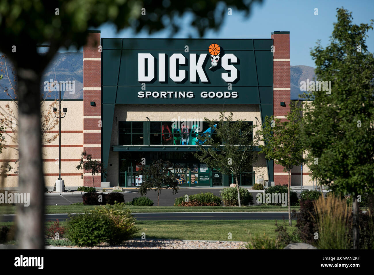 Dicks sporting goods outside hires stock photography and images Alamy