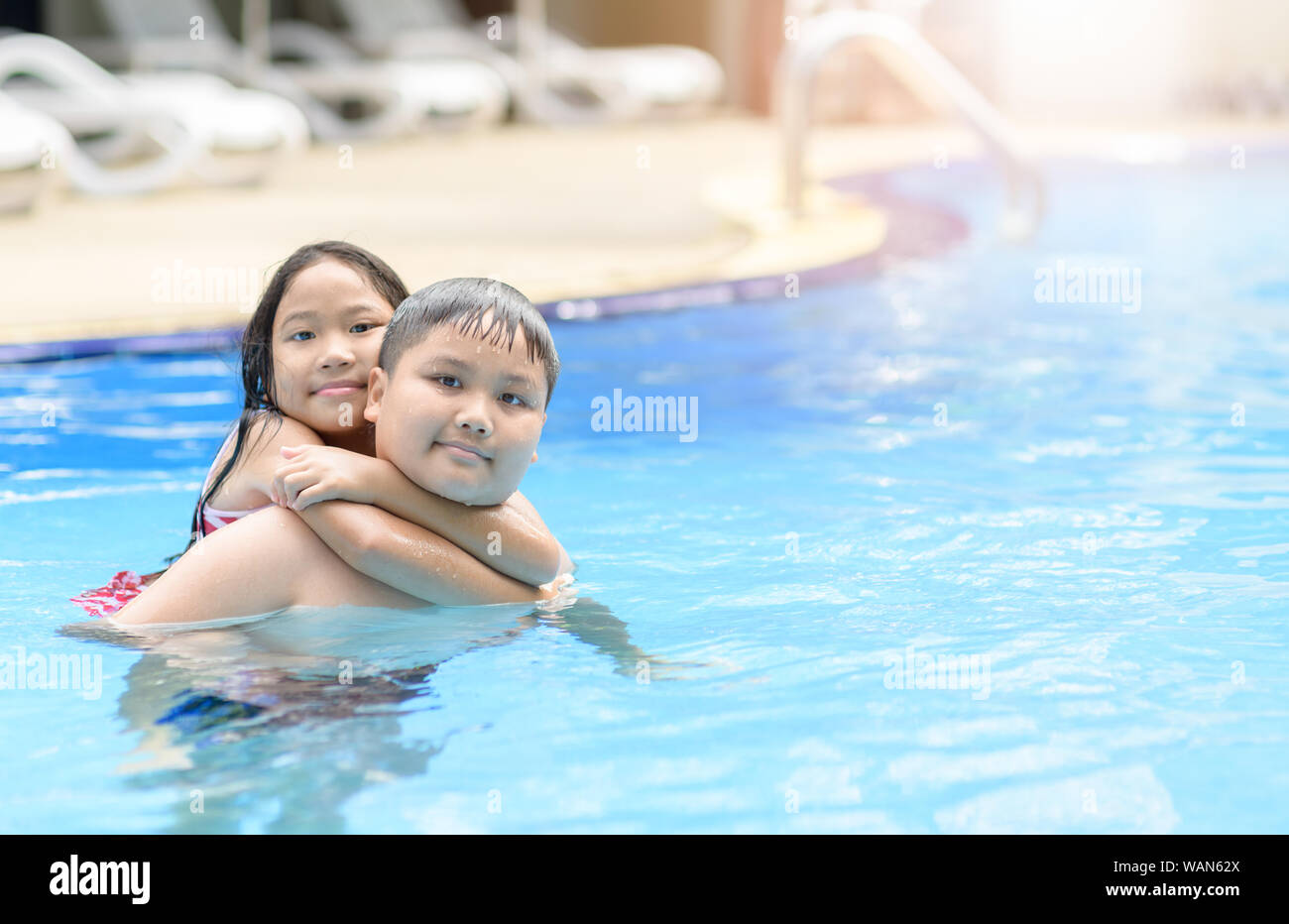 Тесное объятие